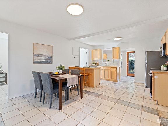 3rd image of 521 Pattison Street NE