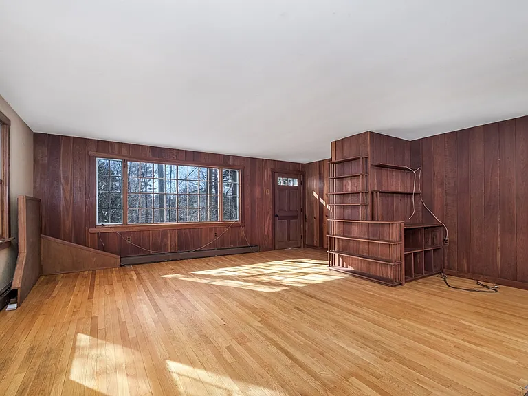 445 Glen Rd — Photo 7