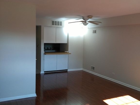 3rd image of 5100 Carriageway Dr APT 205-2