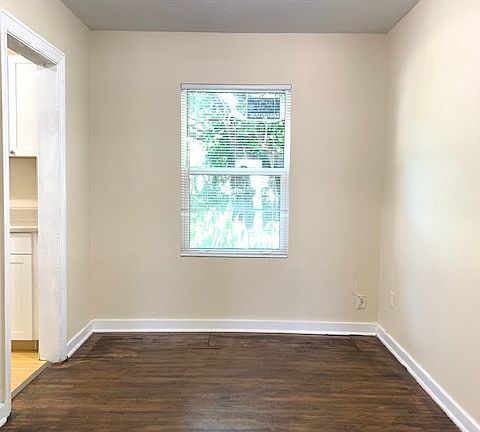 4th image of 2103 Dora St