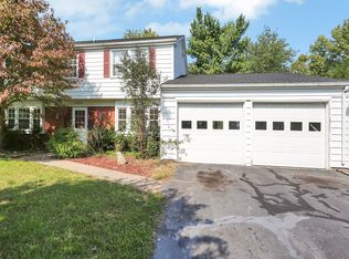 13202 Pennerview Ln, Fairfax, VA 22033