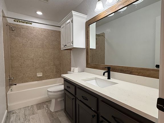 2nd image of 724 McConnell Dr