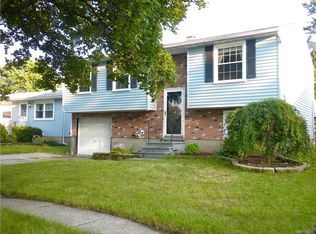 99 Autumnwood Dr, Cheektowaga, NY 14227