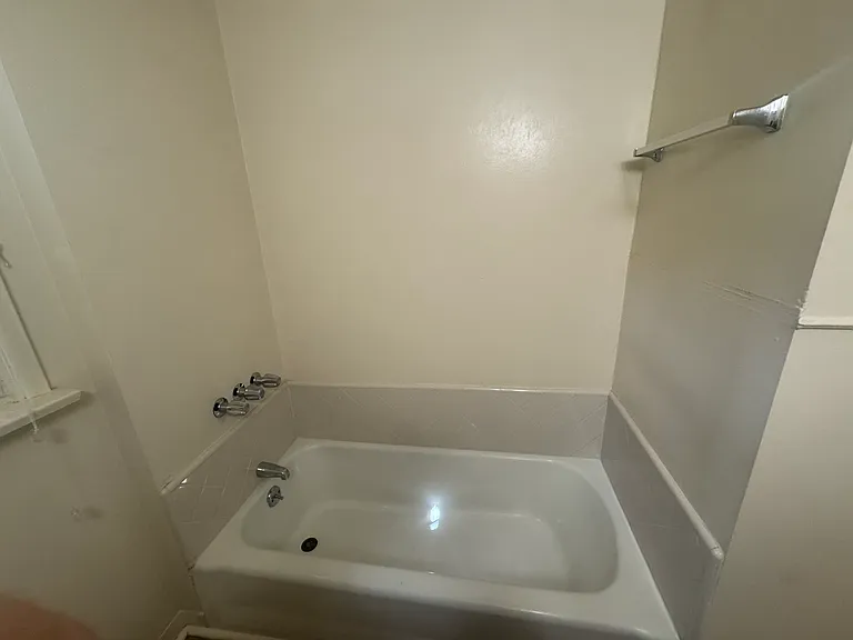 450 Midvale Ave — Photo 18