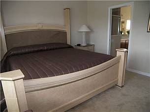 WHI4P906DP-king-master-bedroom