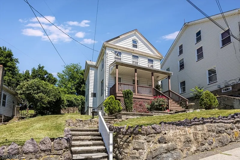 3 bed, 1.0 bath, $3,000 — Photo 1