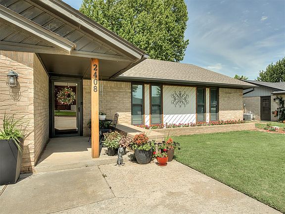 4th image of 2408 Southlawn Pl