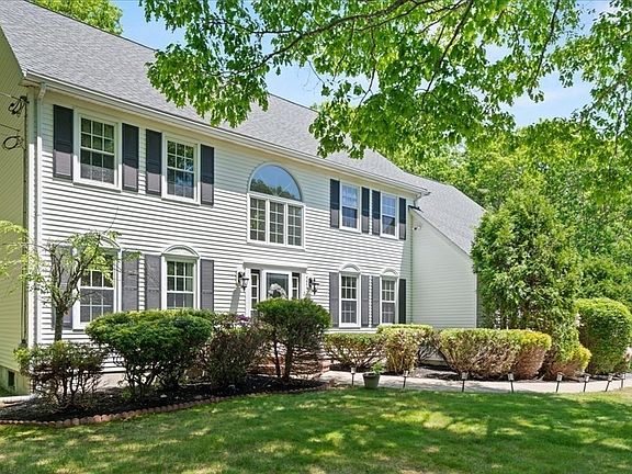 2nd image of 2 Harrison Pl