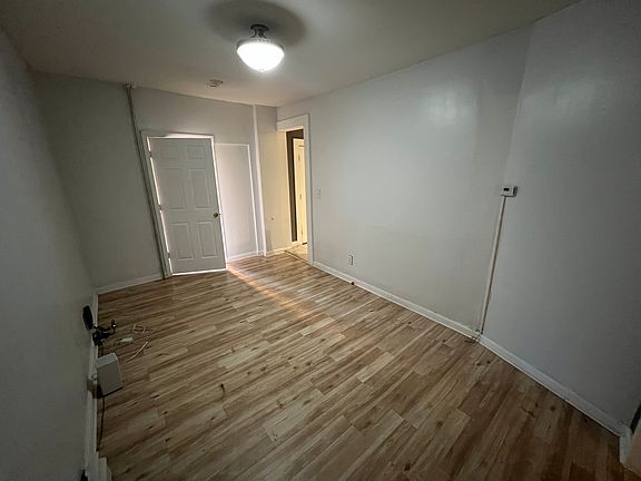 4th image of 108 Chester Ave Floor 1
