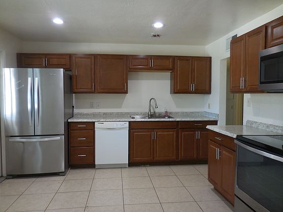 3rd image of 1305 E Don Carlos Ave