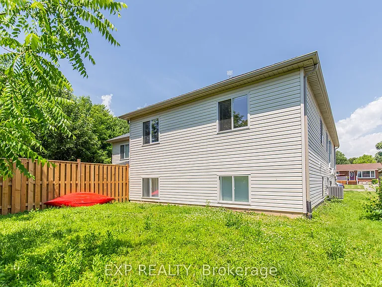 11 Donald Ave #UPPER — Photo 16