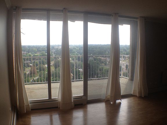 Living Rm to balcony