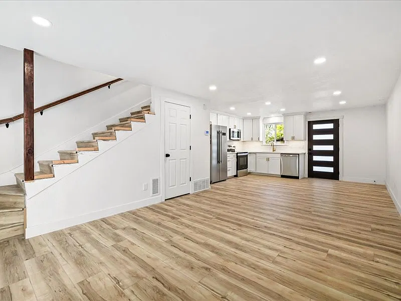 609 W Eastman St — Photo 1