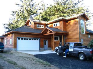 215 13th St SW, Bandon, OR 97411