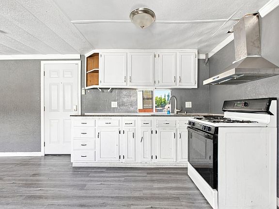 5th image of 3054 N Mosswood Dr
