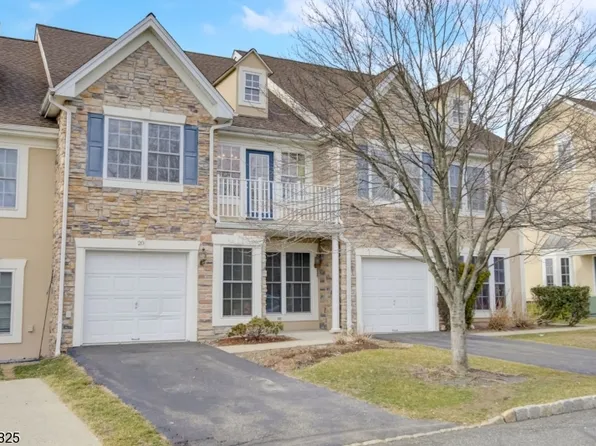 20 Spruce Ln, North Haledon Boro, NJ 07508