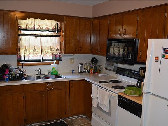 4th image of 327 Lavina Ave
