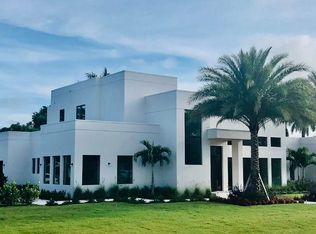 572 Whispering Pine Ln, Naples, FL 34103