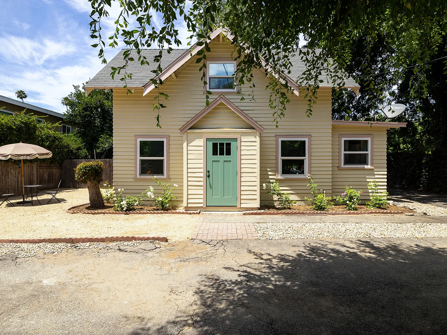2 bed, 800 sqft, $3,200 — Photo 2