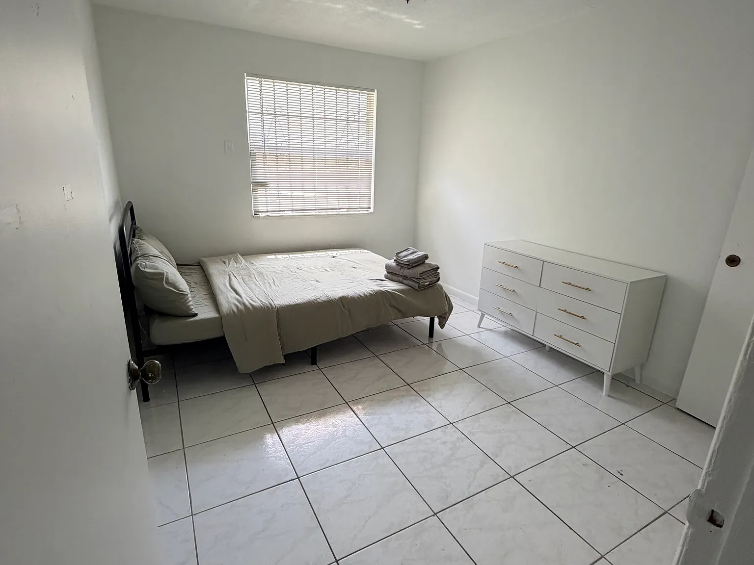 2 bed, 700 sqft, $2,450 — Photo 2
