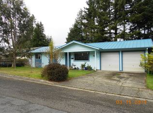 3854 Vista Dr, North Bend, OR 97459