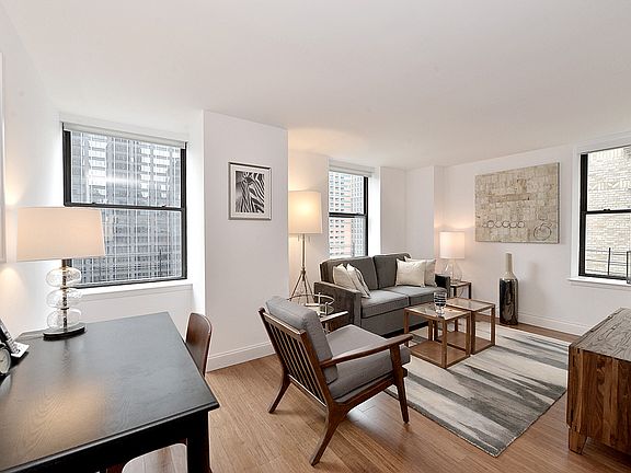 3rd image of 150 W 51st St APT 2011
