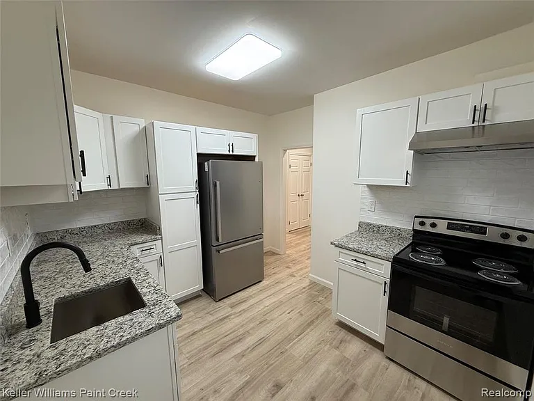 410 E Twelve Mile Rd — Photo 18