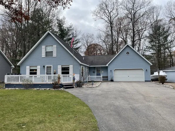 124 Winding Dr, Houghton Lake, MI 48629