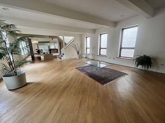 2nd image of 2459 N Greenview Ave #1