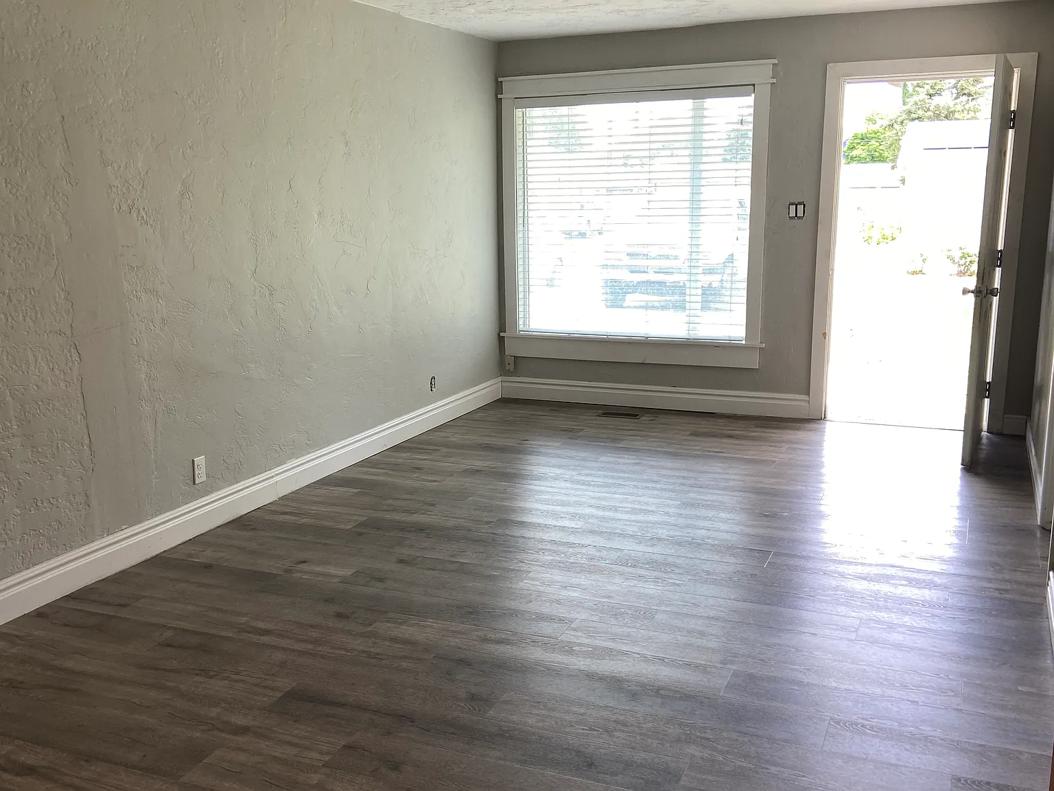 2 bed, 750 sqft, $1,400 — Photo 2