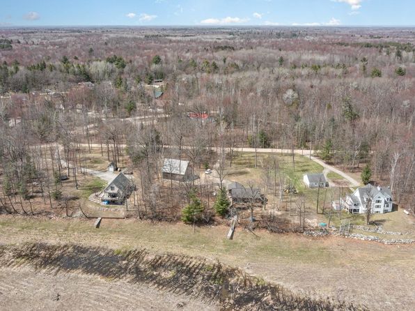 3525 E Pointe Dr, Beaverton, MI 48612