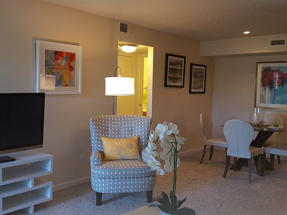 5th image of 124 N Walnut Cir APT C