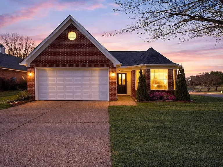 9438 Huron Dr — Photo 2