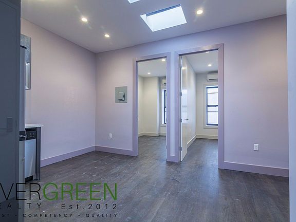 4th image of 552 Howard Ave #2