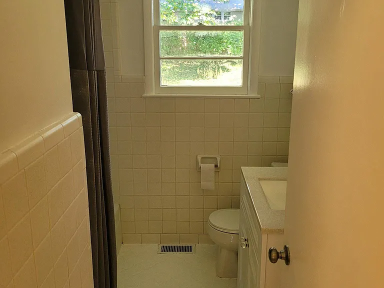 910 Mitchell Rd — Photo 14
