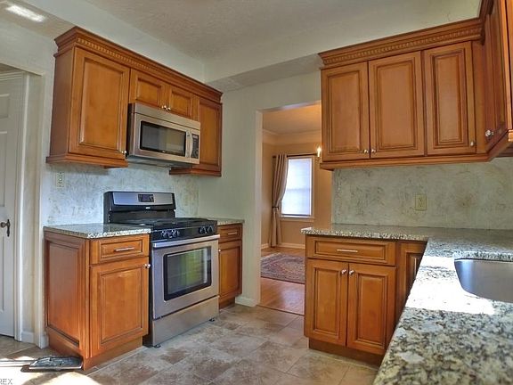 3rd image of 3874 Meadowbrook Blvd