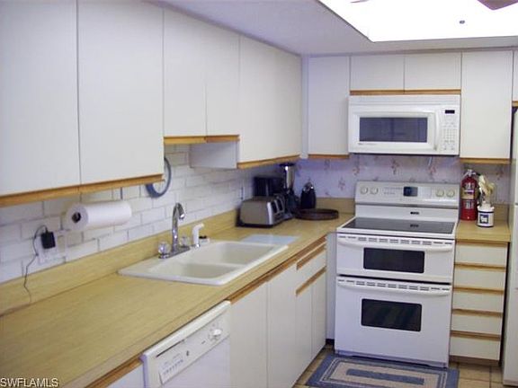 2nd image of 6610 Estero Blvd APT 921