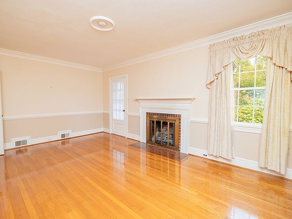4th image of 206 Mecklenburg Ave