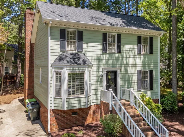 6904 Sandringham Dr, Raleigh, NC 27613