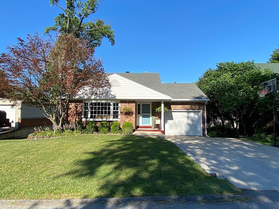 1st image of 215 Birchwood Ave