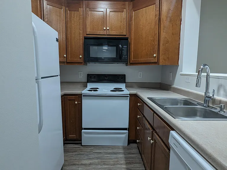 1425 College Heights Rd #205 — Photo 8