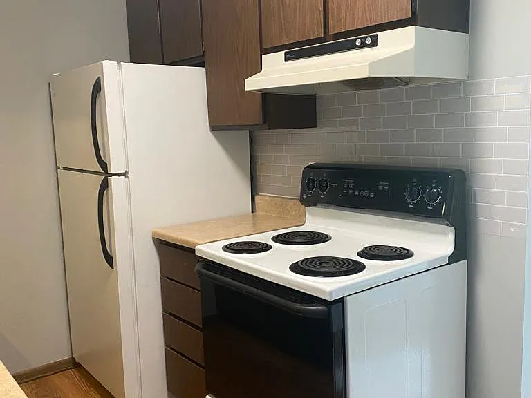 5215 Main St E #2 — Photo 5