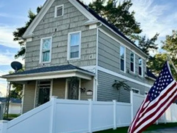 2004 College Ave, Davenport, IA 52803