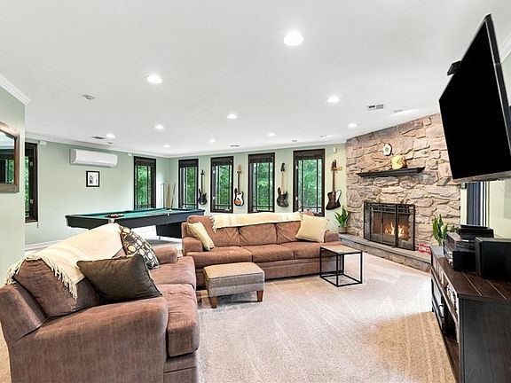 4th image of 321 Cooper Hill Rd