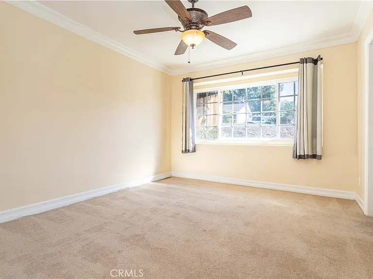 11761 Encino Ave — Photo 23