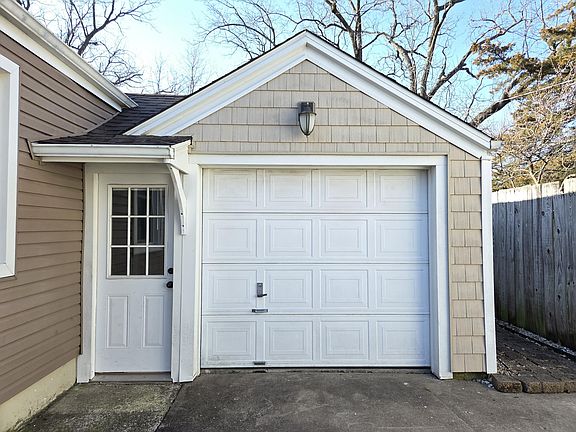 5th image of 1428 E Portland Street