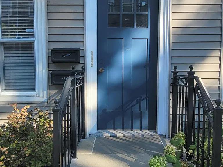147 Cedar St #1R — Photo 13