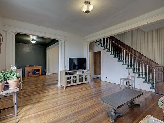 4th image of 210 N Jefferson Street