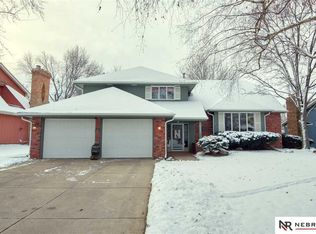 16221 Wright Cir, Omaha, NE 68130
