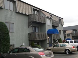 81 Village Ct, West Warwick, RI 02893